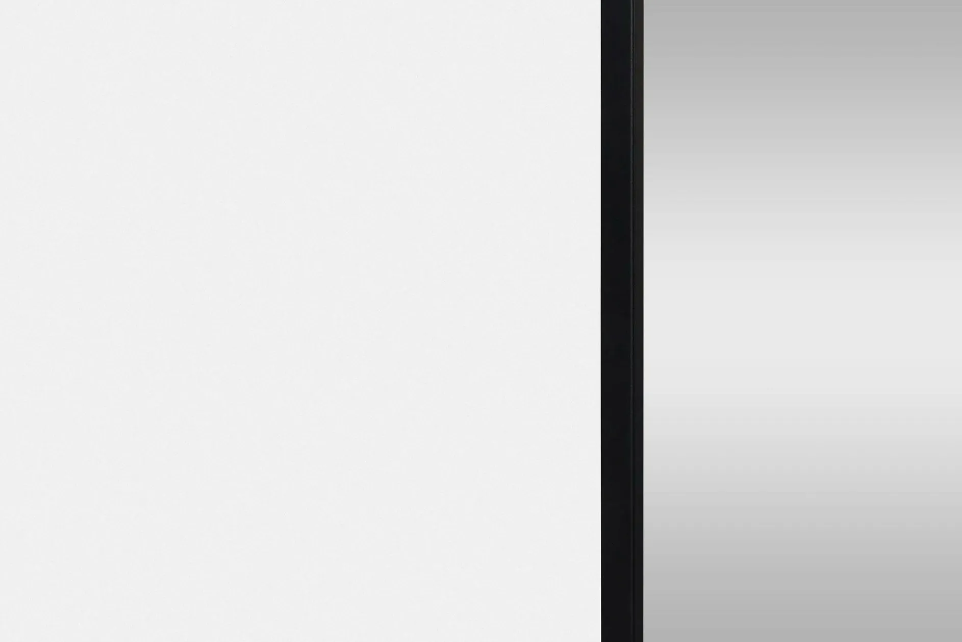Luka - Arch-shaped mirror with a black frame